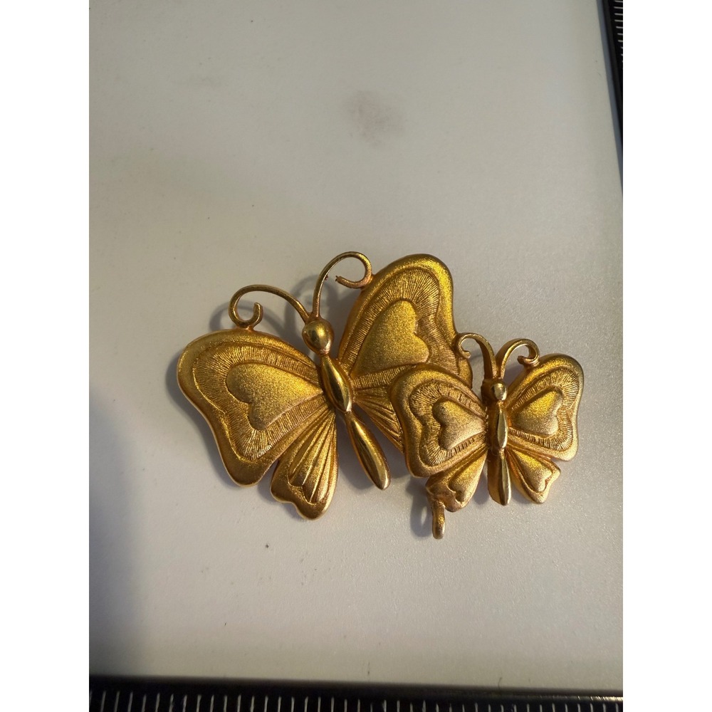 Casual Corner Vintage‎ Double Butterfly Brooch Gold Tone Textured Pin Jewelry